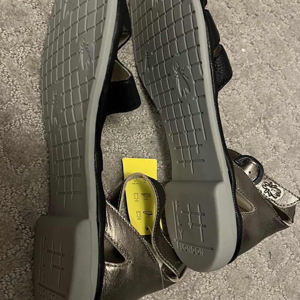 NWT London Fly Sandals - Picture 4 of 8